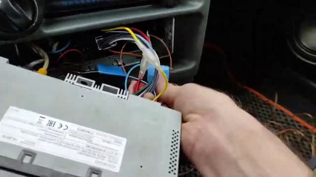 Подключение магнитоллы KENWOOD 304Y к парктронику. Приглашение музыки при включении задней передачи смотреть онлайн