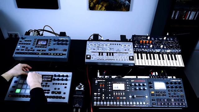 Dark Techno Jam = Elektron Octatrack + Elektron Analog Rytm + Arturia Microfreak + Elektron Digitak