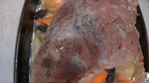 ГОТОВИМ  ДИЧЬ? МЯСО КАБАНА ЗАПЕЧЕННОЕ В ДУХОВКЕ НА ЛЮБОЙ СТОЛ?