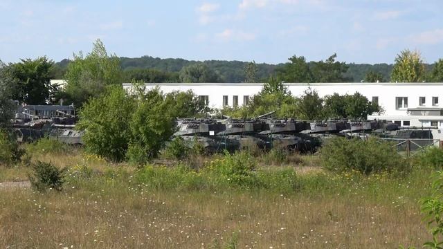 Tank Graveyard in Germany: Leopard 2 & 1, Gepard and Marder rotting away | Lost Place смотреть онлайн