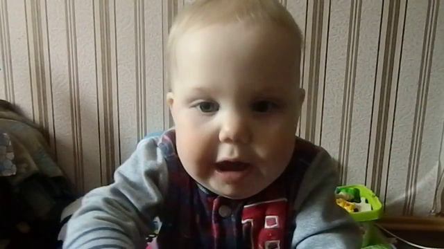 Максимке 10 месяцев)