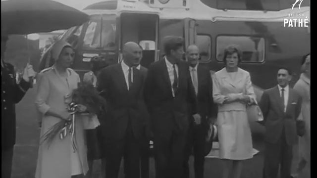 President John Fitzgerald Kennedy greets Mohammed Zahir Shah, September 9, 1963 смотреть онлайн