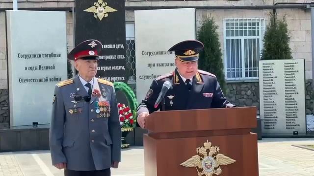 В Адыгее в день образования регионального МВД молодые сотрудники полиции приняли Присягу. смотреть онлайн