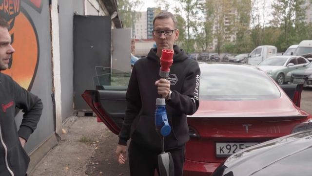 Range Rover ещё жив, перевернули прицеп, 1001 зарядка для Tesla. смотреть онлайн