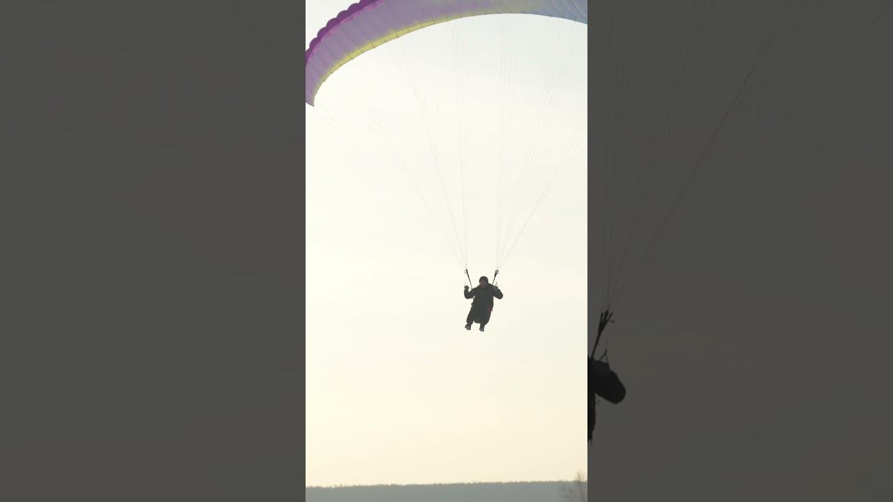 Первый самостоятельный полет Сергея на параплане #shorts смотреть онлайн