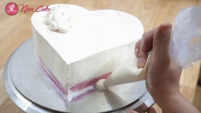 Bánh Sinh Nhật Hình Tim Trang Trí Hoa Hồng Lãng Mạn – Decorate Heart Cake With Romatic Flowers смотреть онлайн