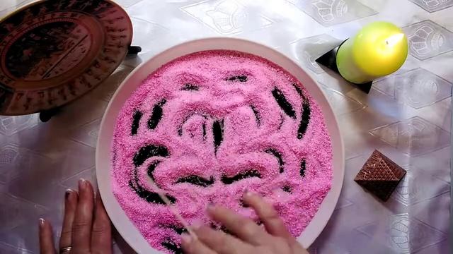 (?) ЧТО МЕНЯ ЖДЕТ ПО СУДЬБЕ В БЛИЖАЙШЕЕ ВРЕМЯ ♀️♂️✔️? ГАДАНИЕ НА ПЕСКЕ ГЕОМАНТИЯ ? 1 песок смотреть онлайн