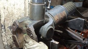 Разборка крестовины грузового кардана на прессе РЕМЭКС