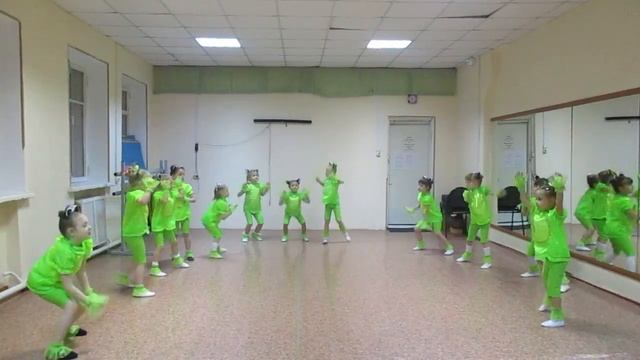 Танец Лягушат. Танцевальный коллектив Лотос, младшая группа. г. Омск смотреть онлайн