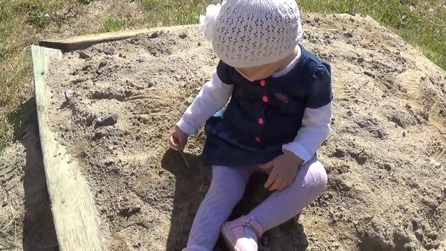 ПЕРВЫЙ РАЗ В ДЕТСКИЙ САД ♥ Гуляем, прыгаем на батуте ♥ Ребенок 1 год 10 месяцев смотреть онлайн