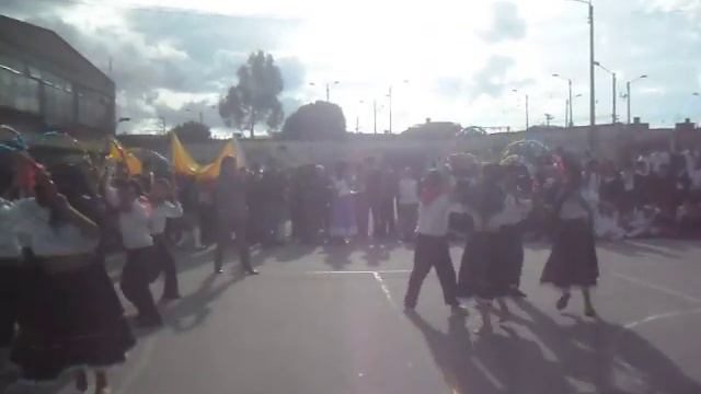 DANZA DE LOS AROS, COLEGIO CARLOS ARTURO TORRES, GRADO QUINTO смотреть онлайн