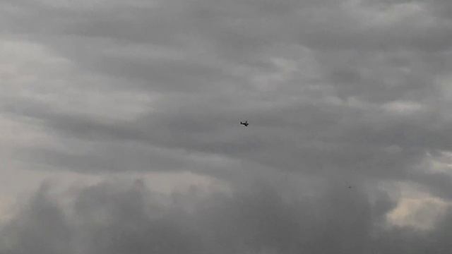 Полет самодельного биплана