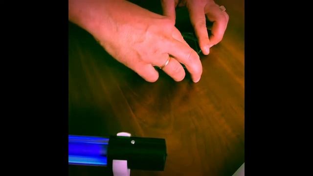Испытание клея под ультрафиолетом смотреть онлайн