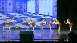 Гимнастический танец  "Школьницы"   цирковой коллектив Романтики.