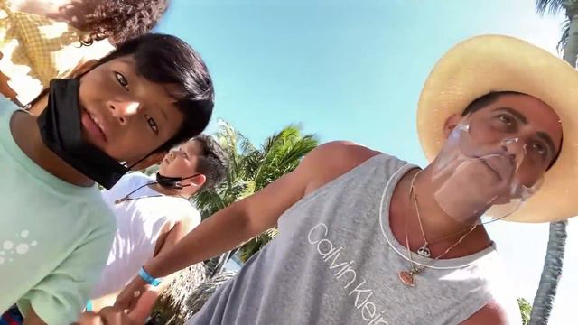 MIS PEQUEÑOS ACTORES EN SU PRIMER VUELO EN AVION смотреть онлайн