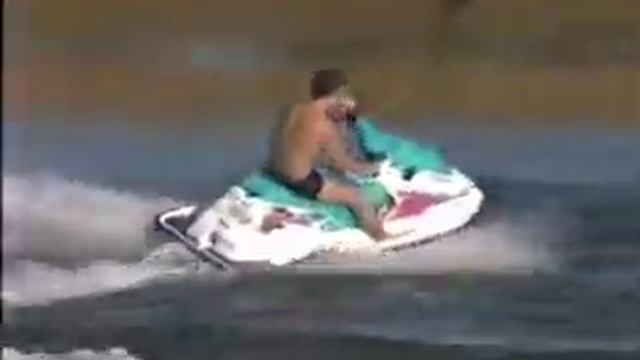 Jet-ski Na Lagoa De Campinorte