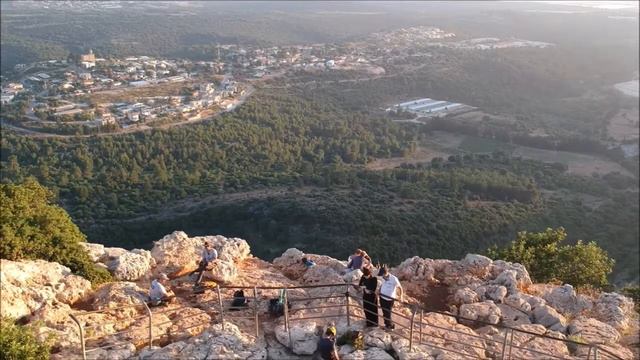טיול סנפלינג במערת קשת - Rappeling off KESHET CAVE смотреть онлайн