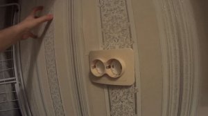 Где сверлить стену, что бы не попасть в провод