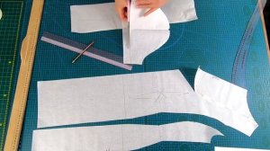 Платье с оригинальным моделированием нагрудной вытачки и необычным рукавом. Всего 1.2 м ткани.mp4