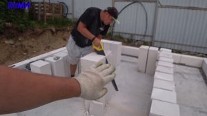 Старт первого ряда ГАЗОБЛОКА, все секреты кладки своими руками.