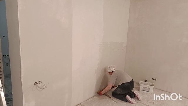 Как выровнять стену под обои по гладилке