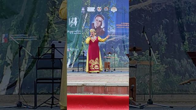 Елена Бирюкова. Песня "А любовь все жива" смотреть онлайн