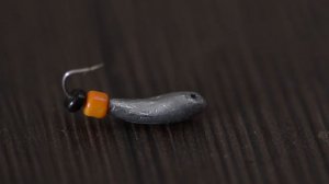 игра мормышек разной формы под водой