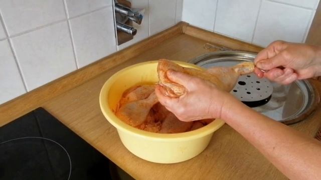 ВОТ ТАК Я ПРИДУМАЛА ГОТОВИТЬ КУРИНЫЕ НОЖКИ В ДУХОВКЕ! ДРУЗЬЯ В ВОСТОРГЕ! смотреть онлайн