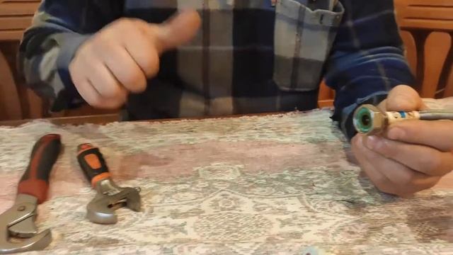 Как разобрать и отремонтировать однорычажный флажный смеситель Своими руками! смотреть онлайн