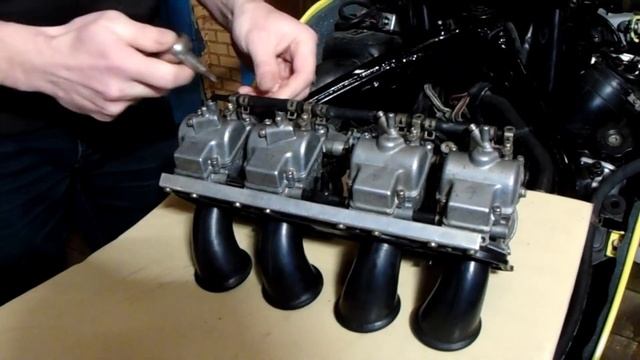 проверка и регулировка уровня топлива в карбюраторах Kawasaki ZZR 400