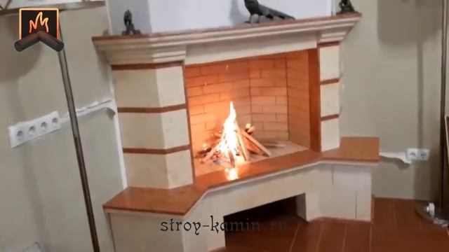 Угловой мраморный камин с большой открытой топкой из кирпича в коттедже: монтаж под ключ недорого смотреть онлайн