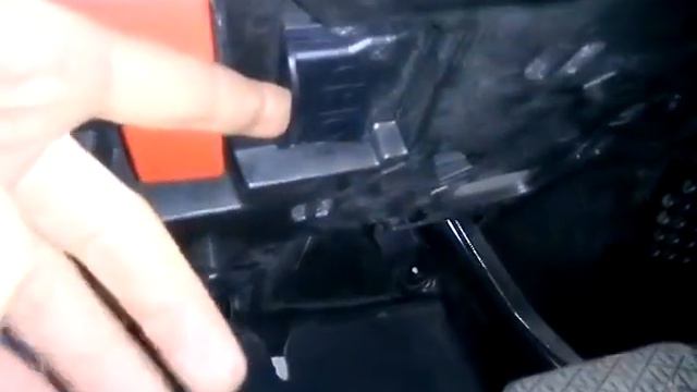 OBD port location Mercedes C class W204 смотреть онлайн
