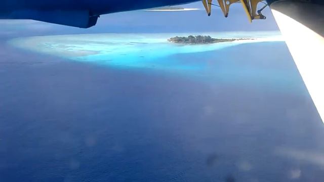 Leaving Reethi Beach - onboard seaplane. смотреть онлайн