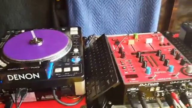 Using a keyboard with a Denon S3700 CD Player смотреть онлайн