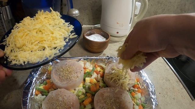 рыбные медальоны под сыром на овощной подушке смотреть онлайн