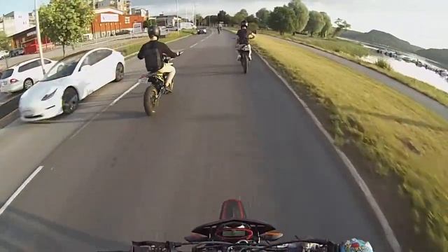 SUMMER MOPED RIDING║BETA RR 50 ║POLICE & WHEELIES смотреть онлайн
