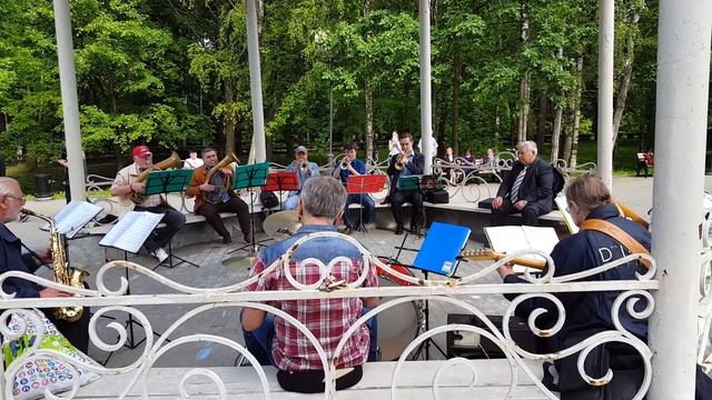 "Цветущий май" - Оркестр "Звезды ретро" в Измайловском парке. смотреть онлайн