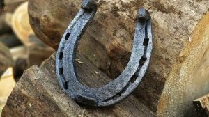 Как правильно вешать подкову над дверью? Символ удачи