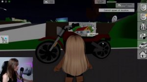 Он СЛЕДИТ ЗА МНОЙ В BROOKHAVEN RP ROBLOX! Прячусь от Agency Брукхейвен РП Роблокс