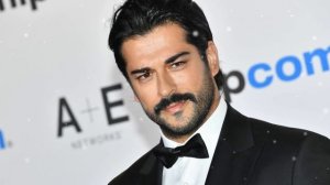 Невероятно красивая мама Бурака Озчивита. Бурак Озчивит и его семья. Бурак Озчивит биография 2022