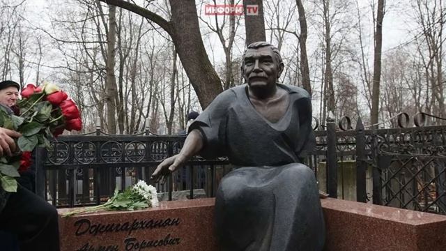 ВСЕ ЗАЛИВАЛИСЬ СЛЕЗАМИ! На могиле Армена Джигарханяна открыли памятник смотреть онлайн