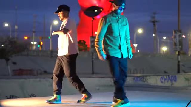 Amazing ROBOT Dance 2022 | Poppin John & real Fan | This is America !!! смотреть онлайн