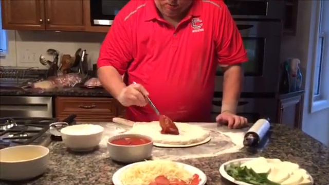 Raider ReConnect: Cooking Pizza with Coach D смотреть онлайн