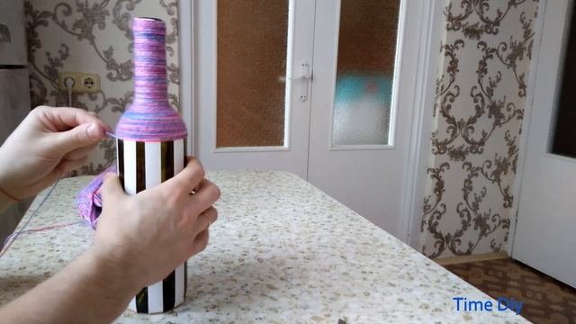 ???Как красиво украсить бутылку для стола или подарка .??Декор бутылки . смотреть онлайн