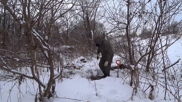 Залез в омут для сброса металла От находок нет отбоя Коп металлолома смотреть онлайн