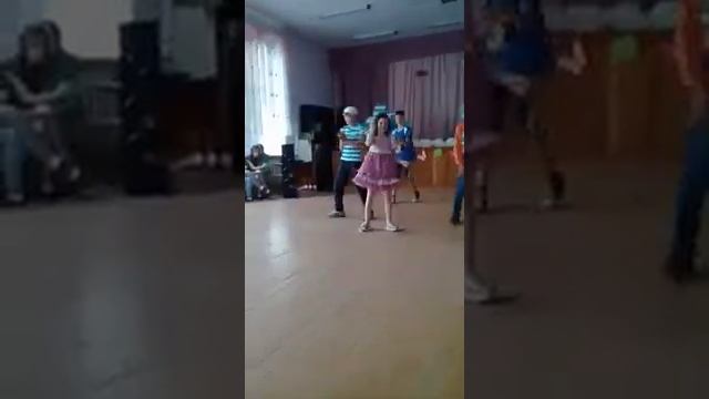 Прикольный танец смотреть онлайн