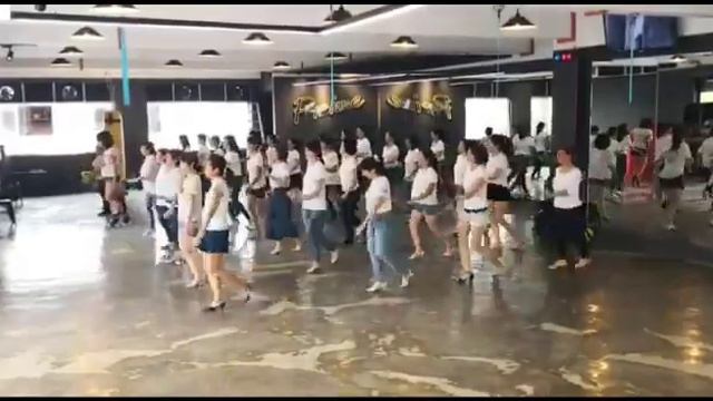 Groovy Love Demo By Advance Class Of Umamalo Line Dance смотреть онлайн
