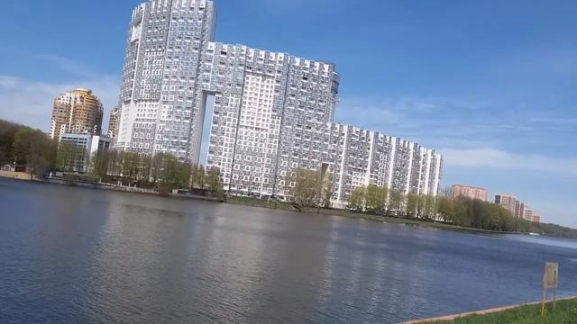 На берегу канала имени Москвы стоит мой город смотреть онлайн