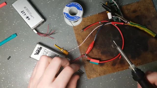 Повербанк своими руками из АКБ телефонов на 30000mAh смотреть онлайн