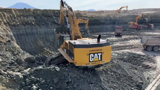 Caterpillar 385C Excavator Loading Trucks - Sotiriadis/Labrianidis Mining Works - 4K смотреть онлайн